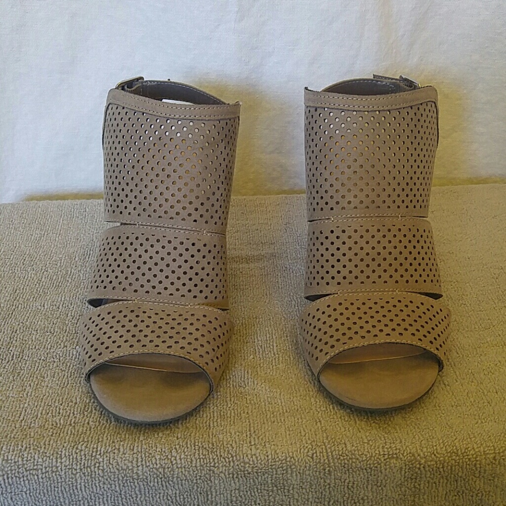 FINAL MARKDOWN- Route 66 Kennedy Dress Shoe Block Heel sz 7